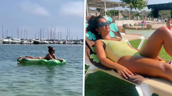 POV: Je moeder geniet op vakantie met volle teugen van d'r luchtbed