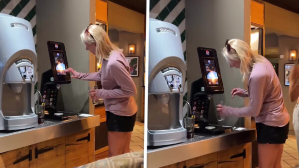 Niet zo snuggere tante Bep weet niet helemaal hoe koffieautomaat werkt