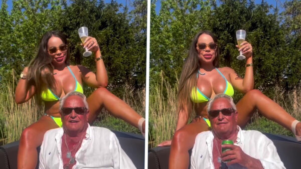 Oude kakker showt zijn siliconenverzameling op het Nieuwe Meer in Amsterdam