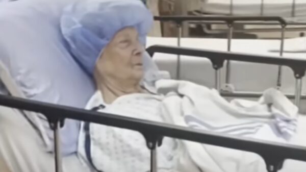 Canadese vrouw kan na 10 jaar weer zien dankzij tand in haar oog