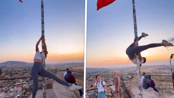 Niet best: Toerist riskeert celstraf na paaldansje aan Turkse vlaggenmast