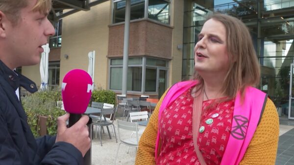 Knettergek: Extinction Rebellion dompelt hoofdkantoor Nike onder in giftige stof