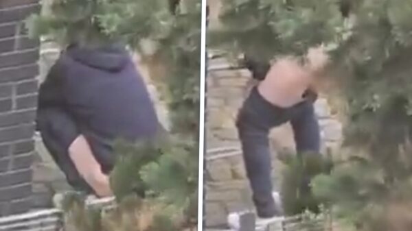 Man bakent zijn territorium af door midden in fietsenstalling te kleien