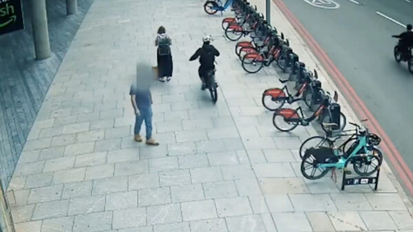 Video: Shoppend tuig jat duizenden telefoons per jaar in Londen