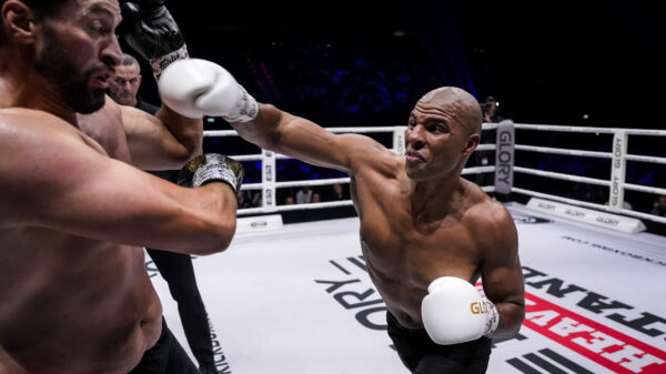 Knock-out gemist:  Levi Rigters schakelt Ben Saddik uit met brute spinning back kick