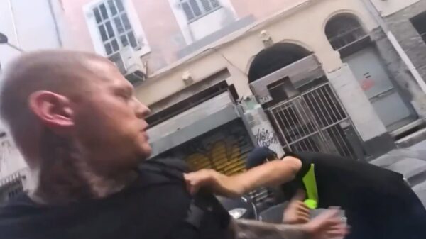 Overval op beeld: Nederlandse YouTuber aangevallen in achterbuurt Marseille