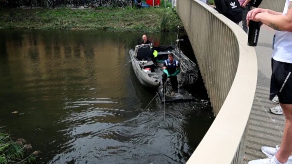 Politie vindt mes en telefoon in water bij COA na moord op 17-jarige Lisa