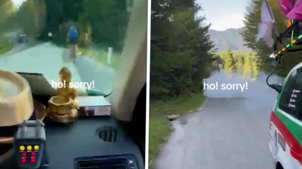 Automobilist in Slovenië trakteert wielrenners op een lading uitlaatgassen