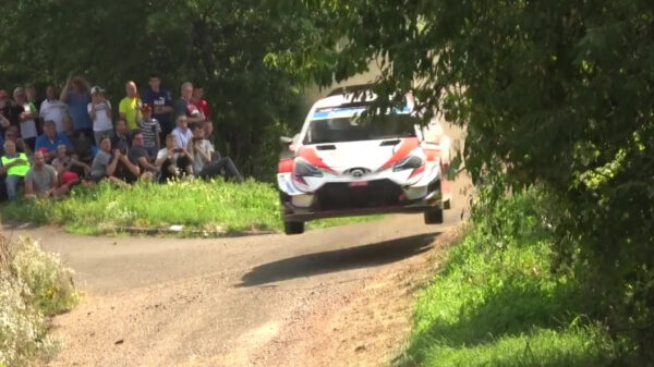 Een heleboel supervette rallybeelden (en crashes) in een dikke compilatie