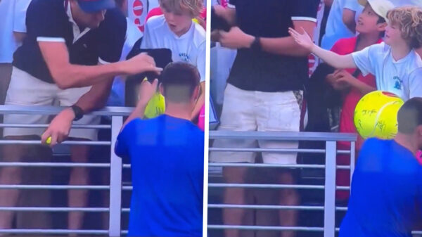 Trieste volwassen vent kaapt pet weg voor de neus van een kind