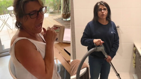 Je moeder steeds weer een hartverzakking bezorgen is gewoon grappig