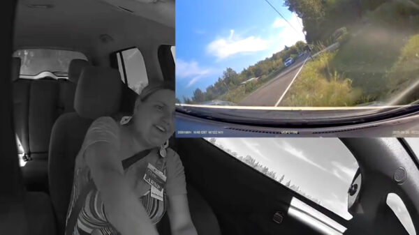 Doh: Verpleegster is te druk met berichtjes sturen en rijdt keurig de berm in