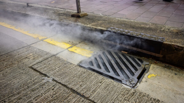Man valt in rioolput en sterft 'ergste dood die je je kunt voorstellen'