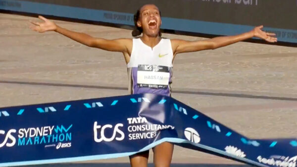 Beelden: Sifan Hassan verpulvert parcoursrecord en wint Sydney Marathon