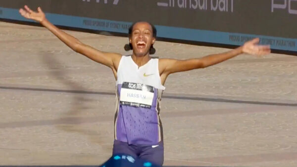 Beelden: Sifan Hassan verpulvert parcoursrecord en wint Sydney Marathon