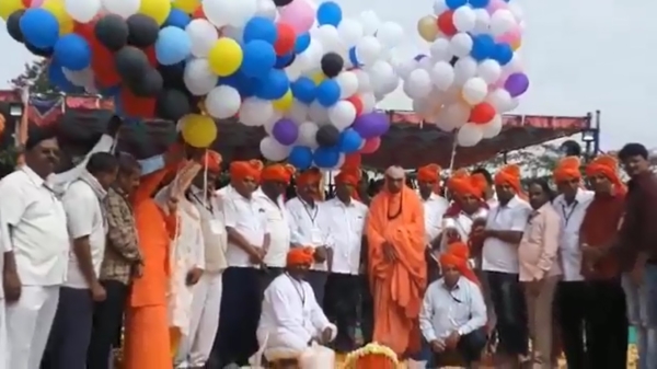 Heliumballonnen exploderen plotskaboem tijdens evenement in India