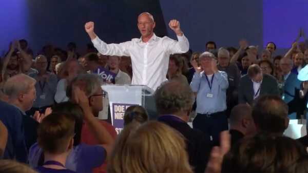 Hélène Hendriks maakt parodie op bizar stukje uit verkiezingscongres Volt