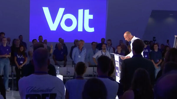 Hélène Hendriks maakt parodie op bizar stukje uit verkiezingscongres Volt