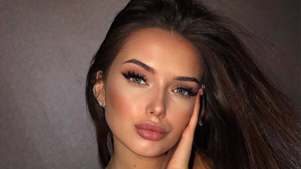 Vandaag geen kooiconstructies: De dames laten hun vogels vrij fladderen