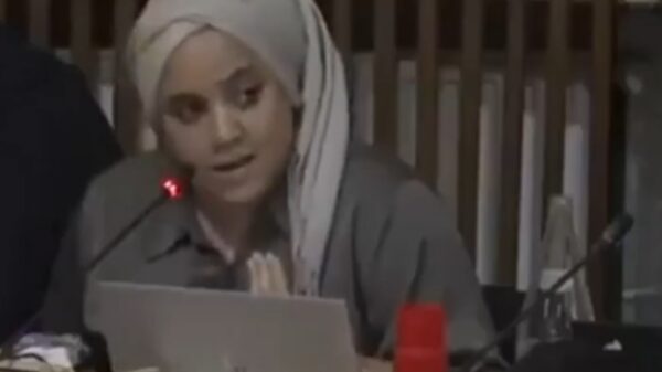 Belgische politica veroorzaakt rel: "Vertrek als je islam of hoofddoek haat!"