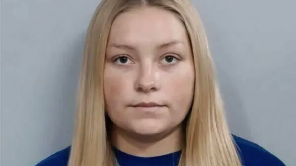 Cheerleader (19) verbergt overleden baby in kast en wordt gearresteerd