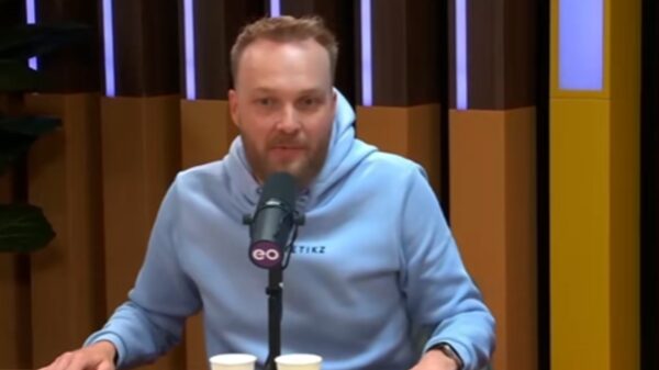 Arjen Lubach brandt zijn vingers niet aan grappen over de islam: "Gezin beschermen"