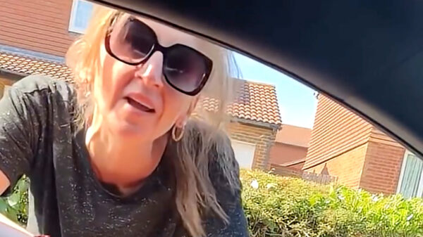 Irritante Karen heerlijk op d'r plaats gezet door haar eigen vent