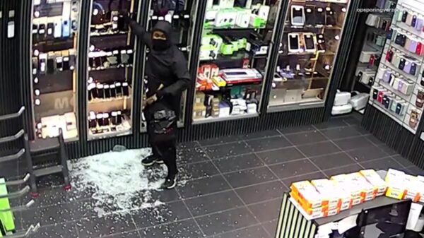 Jonge kansenparels overvallen telecomwinkel aan de Kinkerstraat in Amsterdam