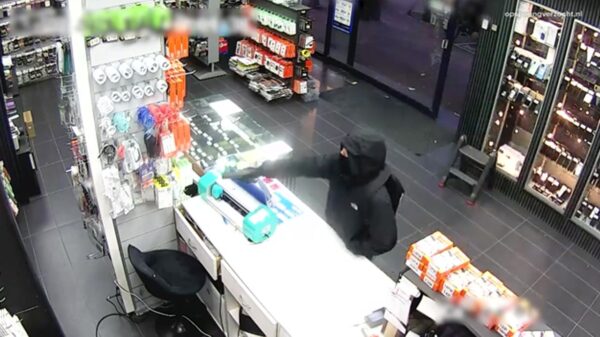 Jonge kansenparels overvallen telecomwinkel aan de Kinkerstraat in Amsterdam