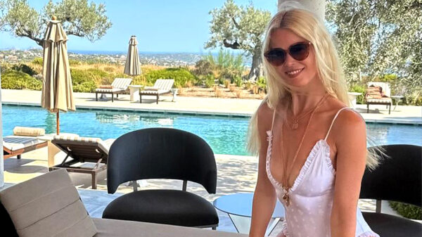 Claudia Schiffer is 55 geworden maar daar zie je helemaal niets van!