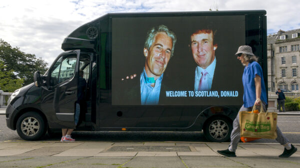 Commissie zet brief Donald Trump aan Epstein online die niet zou bestaan