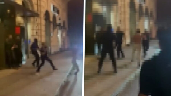 Lastpak slaat portier knock-out, wordt daarna met metalen paal platgemept