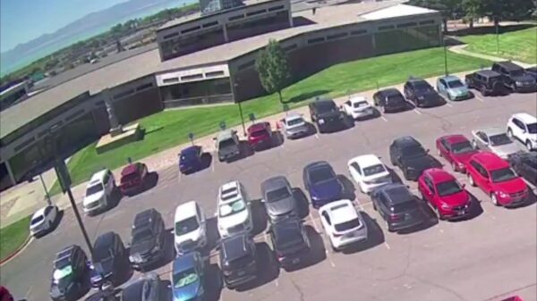 FBI publiceert nieuwe beelden van verdachte moord Charlie Kirk: "100K voor gouden tip"