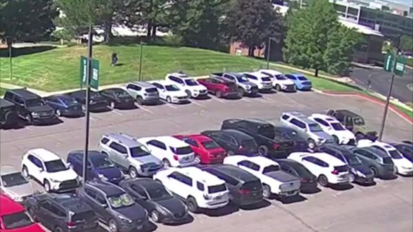 FBI publiceert nieuwe beelden van verdachte moord Charlie Kirk: "100K voor gouden tip"