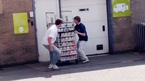 Studenten jatten rolcontainer mayonaise om 'feutenpunten' te scoren