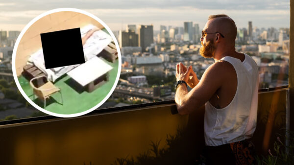 Vader speelt brave oppas op zijn balkon, maar woont midden in Temptation Island