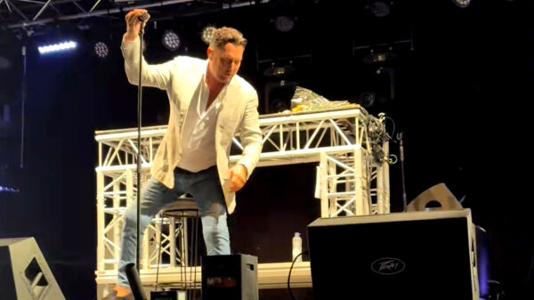 Tino Martin weer beticht 'straalbezopen optreden' tijdens Brielle Live