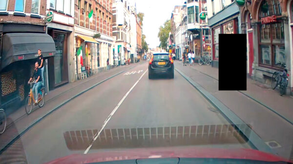 Welkom in Utrecht waar de naaktlopers spontaan door de straten rennen