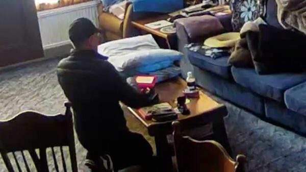 Inbreker jat sieraden van 83-jarige in Rotterdam terwijl dochter alles live ziet