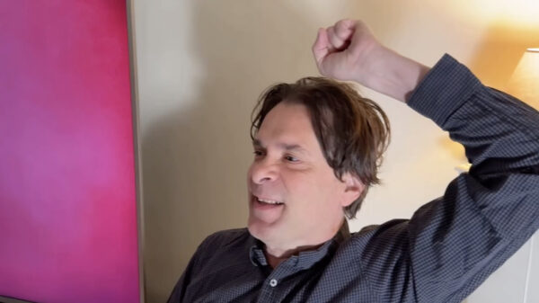 Hans Teeuwen schrapt show in Gent nadat Israëlische dirigent is geweigerd