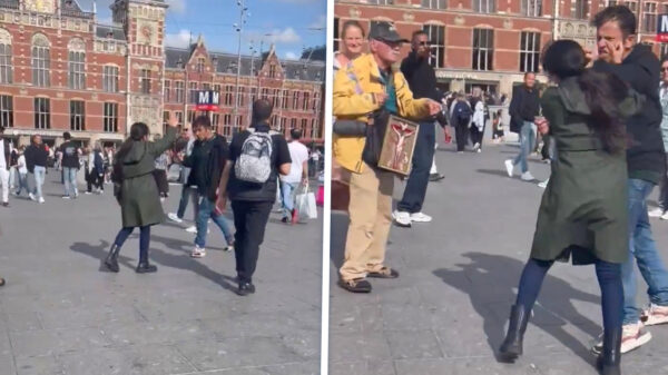 Straatprediker Yerani aan d'r haren over straat gesleurd in Amsterdam