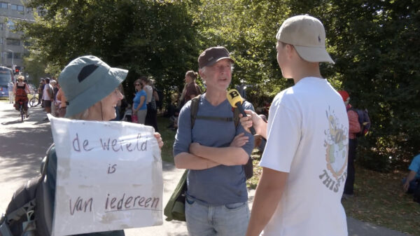 Bender bij demonstratie tegen strafbaar stellen van illegaal verblijf