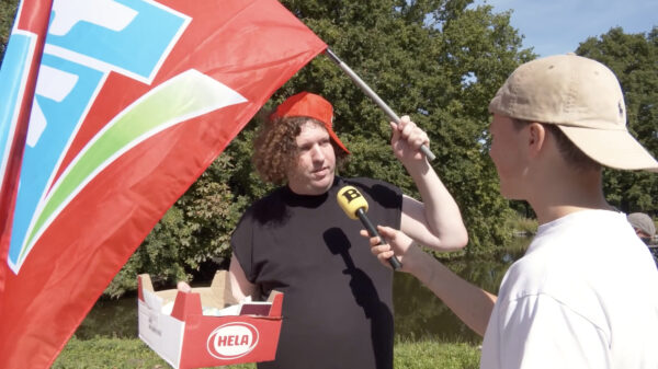 Bender bij demonstratie tegen strafbaar stellen van illegaal verblijf