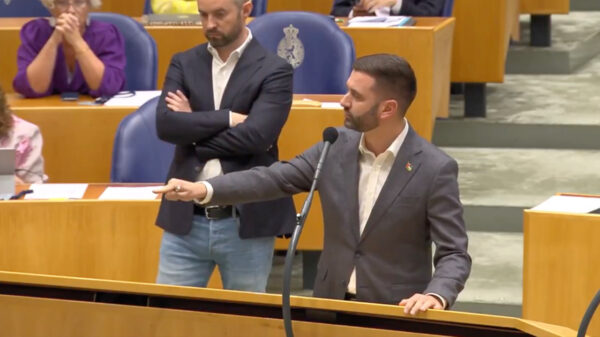 Irritaties over vingerwijzende Stephan van Baarle in de Tweede Kamer