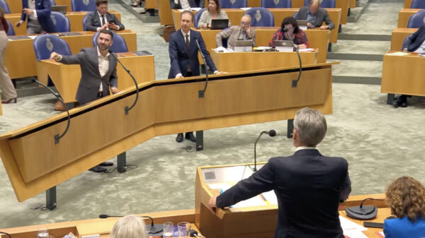 Irritaties over vingerwijzende Stephan van Baarle in de Tweede Kamer