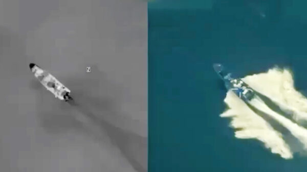 Trump deelt bizarre video van drugsboot die met raket wordt weggevaagd