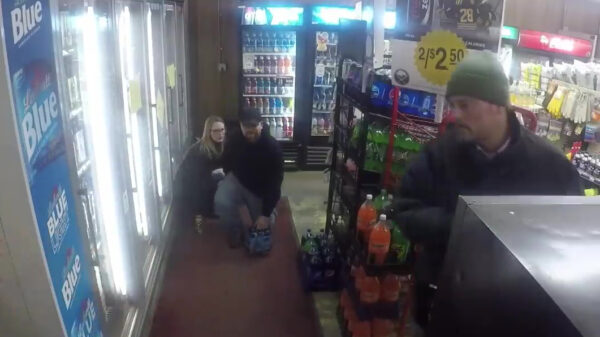 Romantiek op z'n best: je vriendin ten huwelijk vragen tijdens een overval