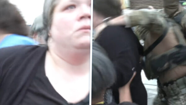 ICE-agent klemt demonstrante in een wurggreep tijdens protest in Illinois