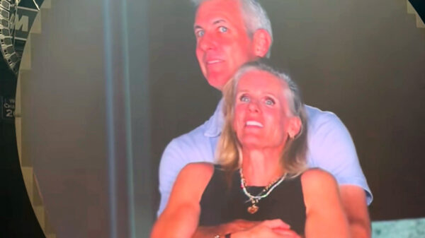 LOL: Vent van ‘Coldplay-koppel’ was óók met andere vrouw bij concert