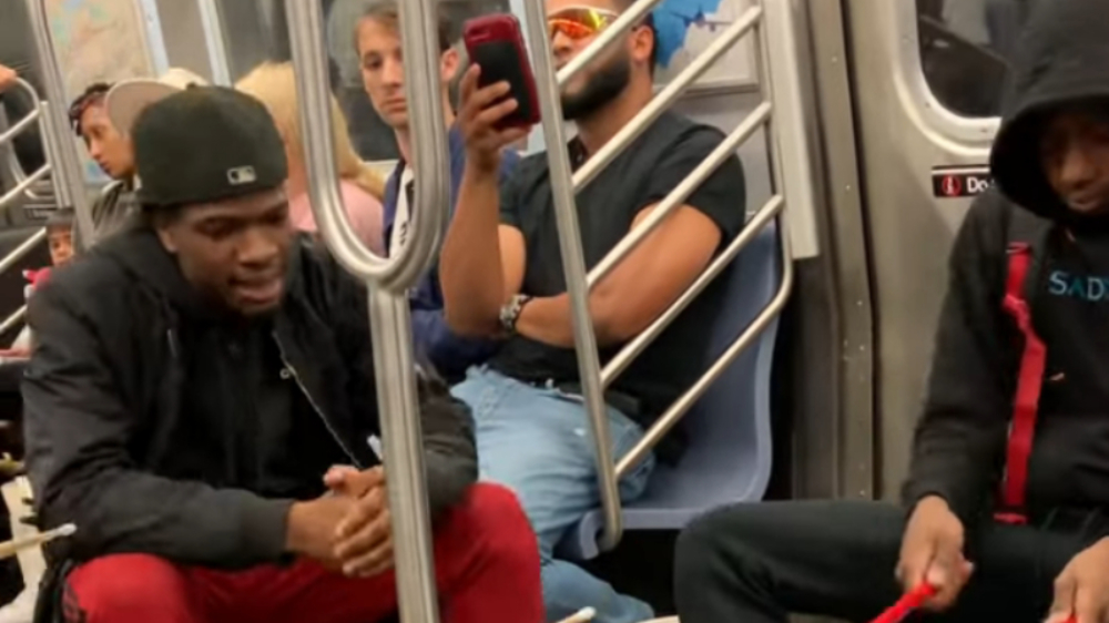 Emmertrommelaars gaan lekker los in de metro